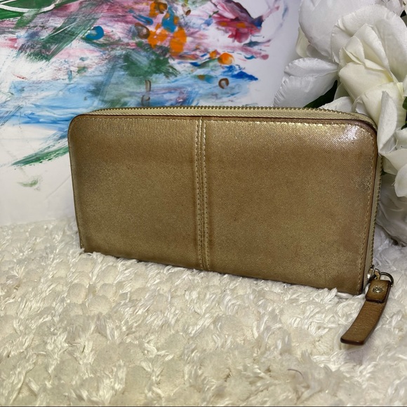 COPY - Kate Spade ♠️ New York leather gold wallet - Picture 2 of 9